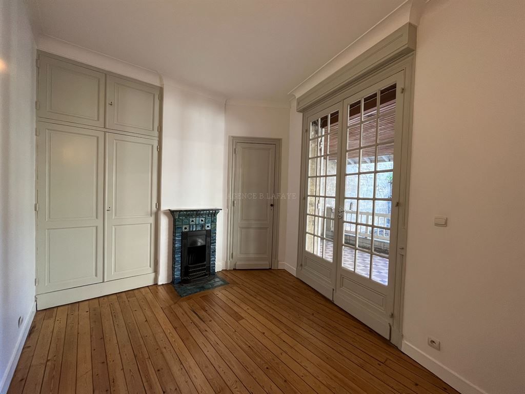 apartment 4 rooms for rent on BORDEAUX (33000)