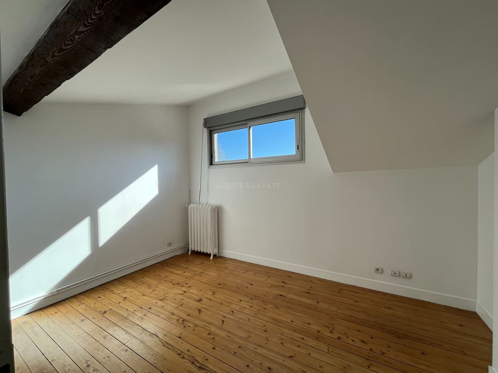 apartment 4 rooms for rent on BORDEAUX (33000)