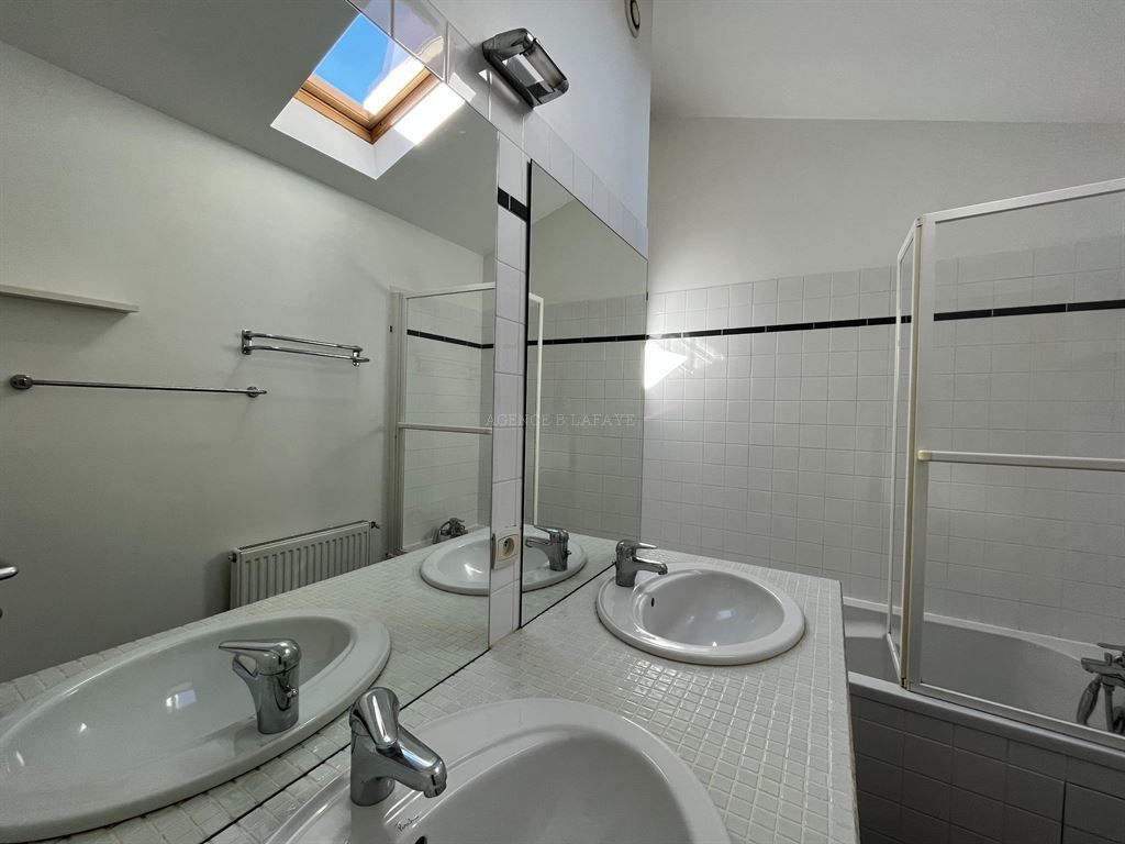 apartment 4 rooms for rent on BORDEAUX (33000)