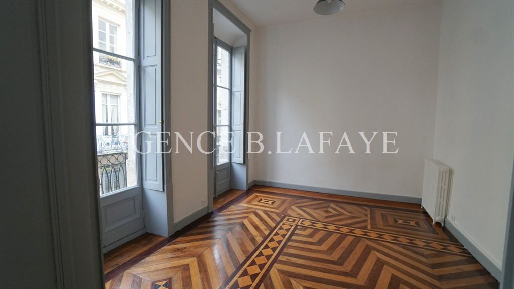 apartment 3 rooms for sale on BORDEAUX (33000)