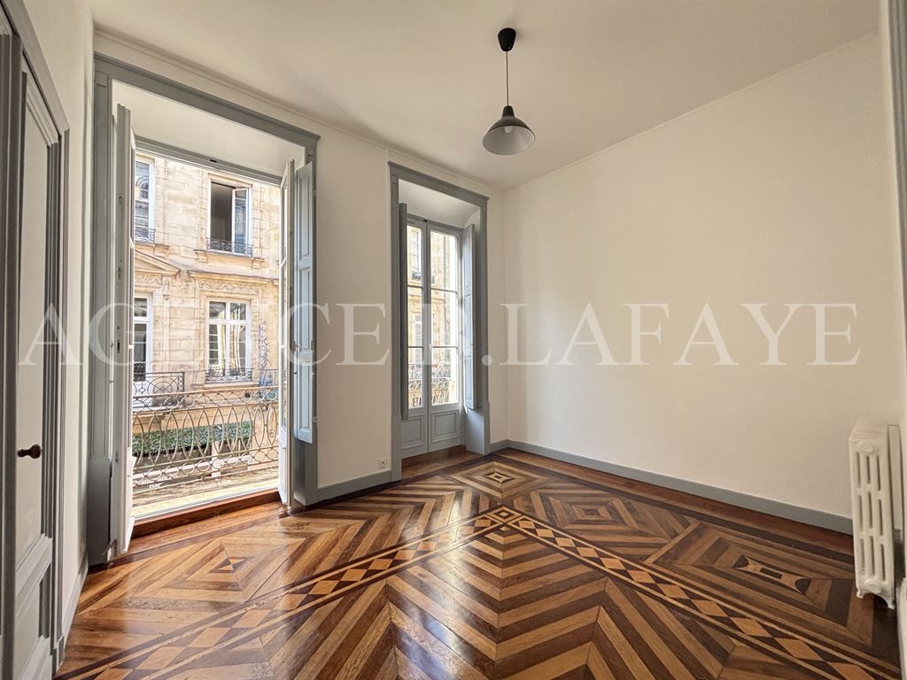 apartment 3 rooms for sale on BORDEAUX (33000)