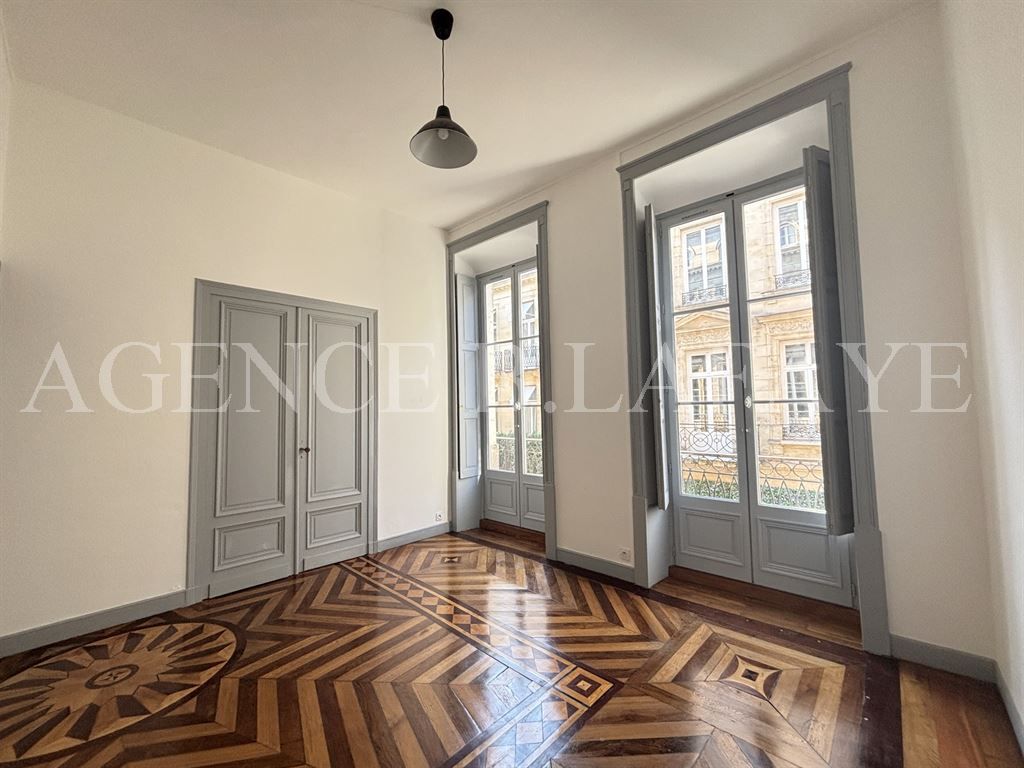 apartment 3 rooms for sale on BORDEAUX (33000)