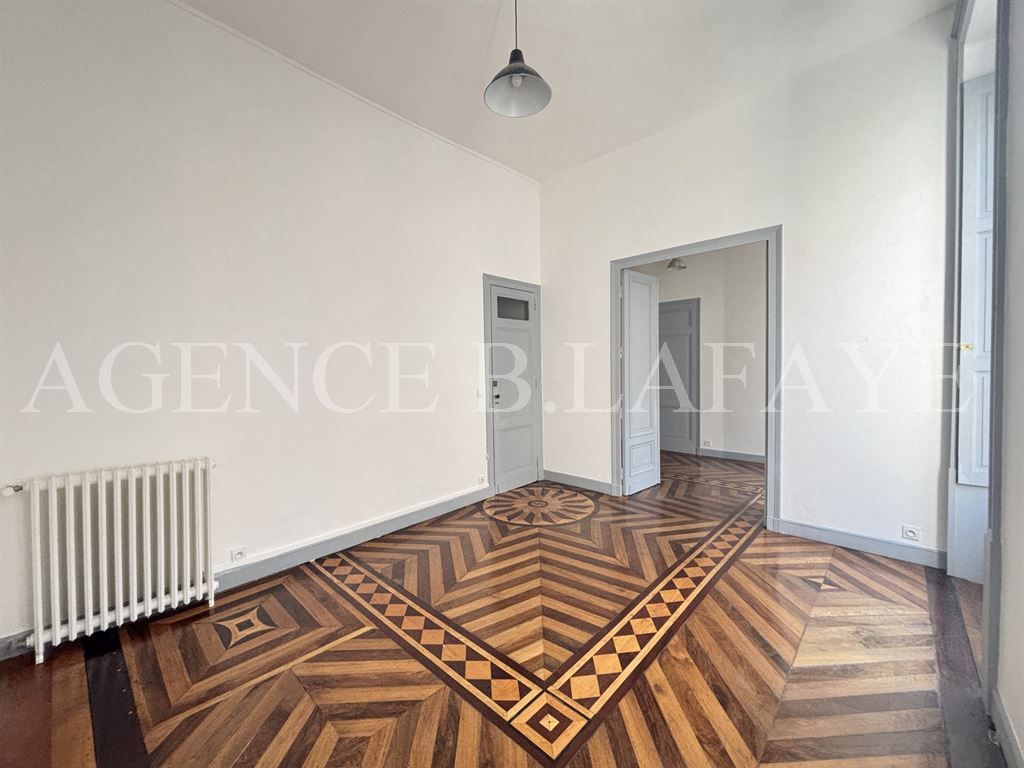 apartment 3 rooms for sale on BORDEAUX (33000)