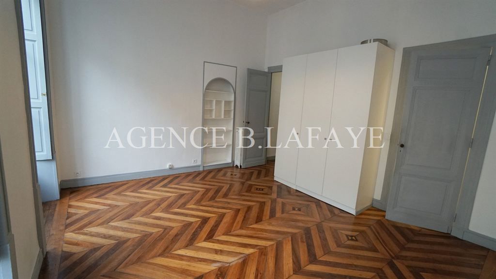 apartment 3 rooms for sale on BORDEAUX (33000)