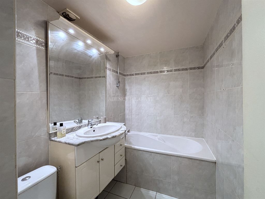 apartment 4 rooms for rent on BORDEAUX (33000)