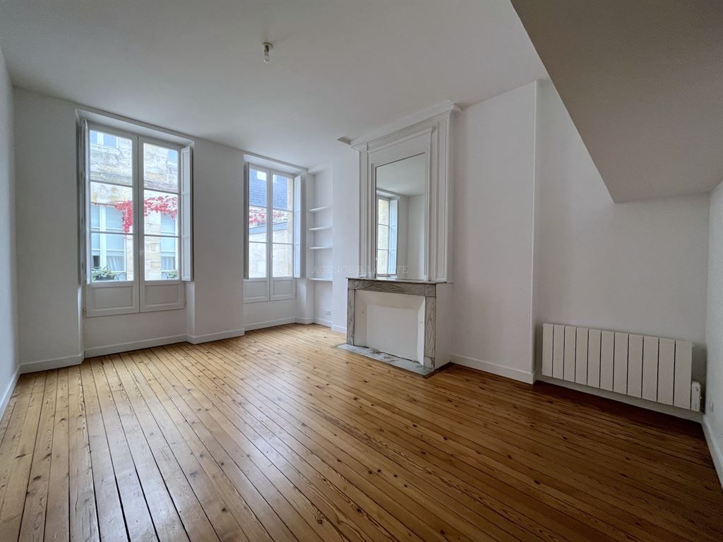 apartment 5 rooms for rent on BORDEAUX (33000)