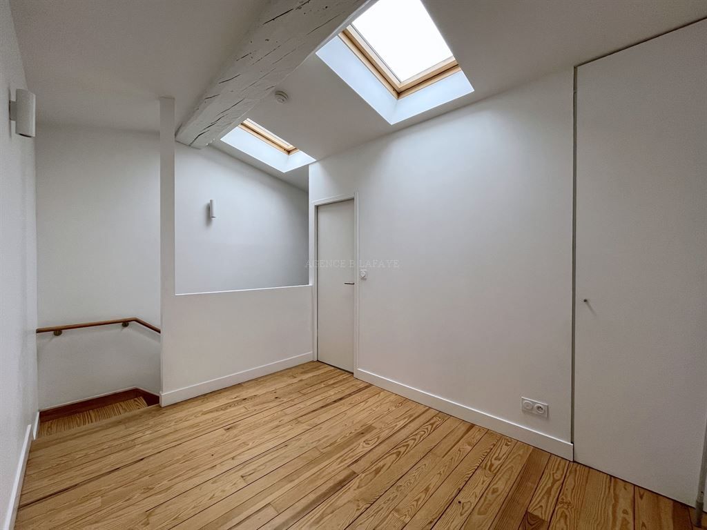 apartment 5 rooms for rent on BORDEAUX (33000)