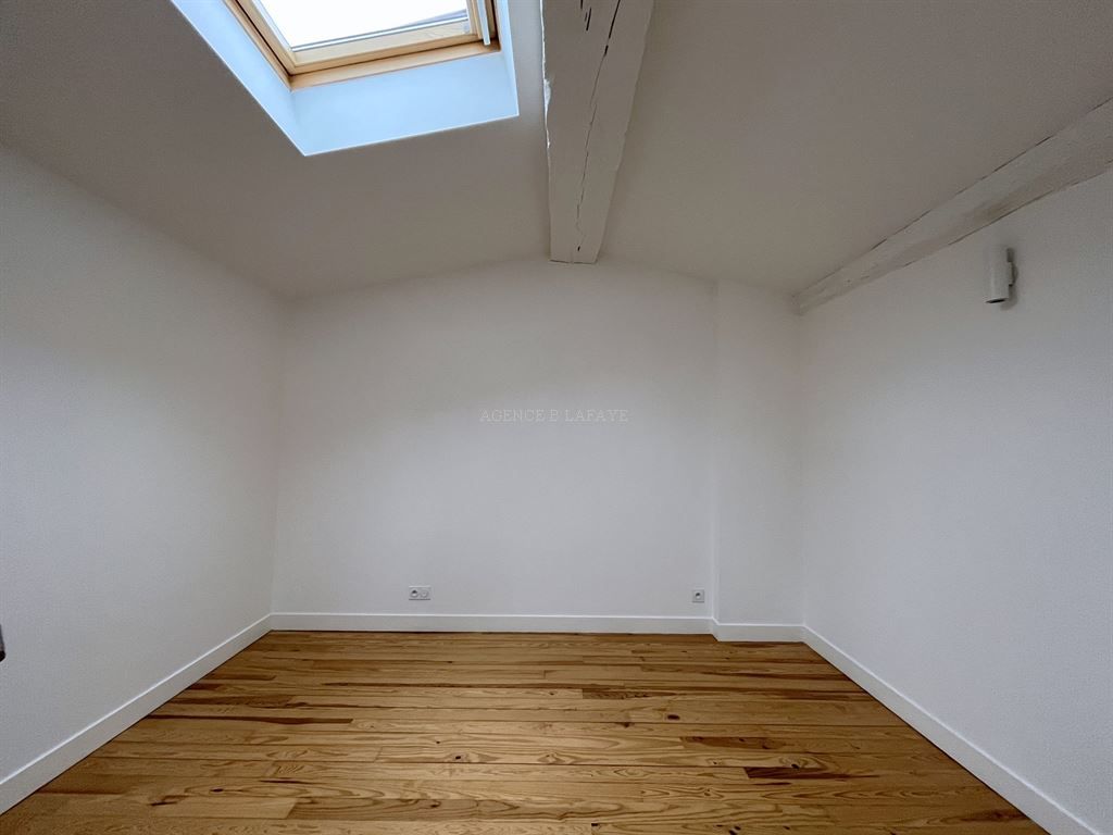 apartment 5 rooms for rent on BORDEAUX (33000)