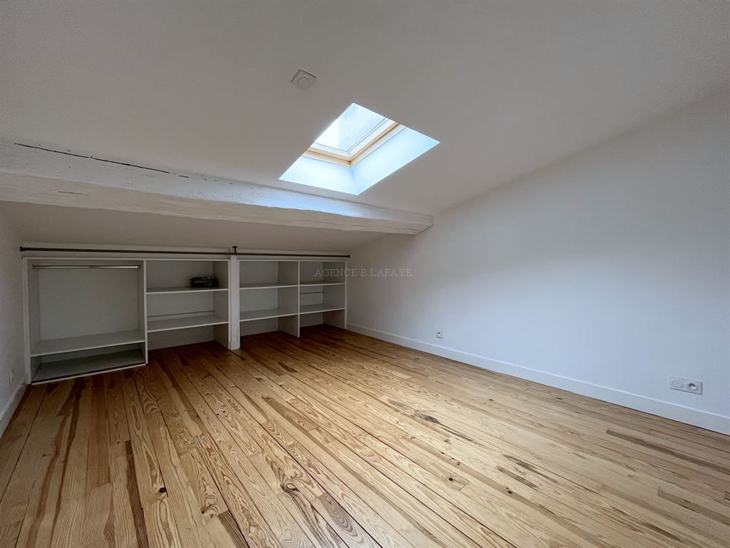 apartment 5 rooms for rent on BORDEAUX (33000)