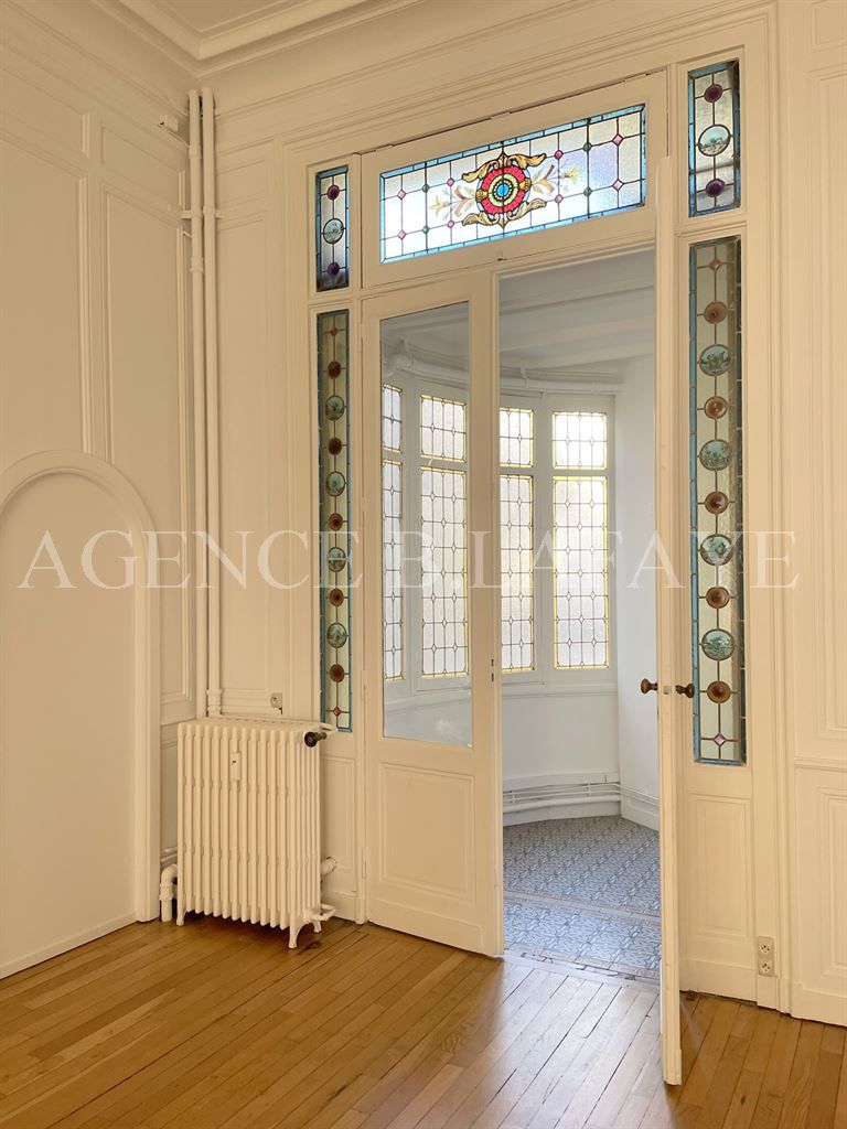 apartment 4 rooms for sale on BORDEAUX (33000)