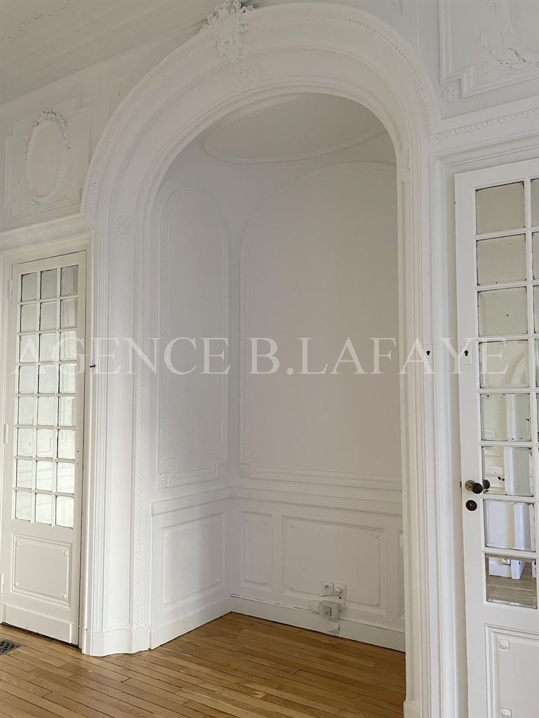 apartment 4 rooms for sale on BORDEAUX (33000)