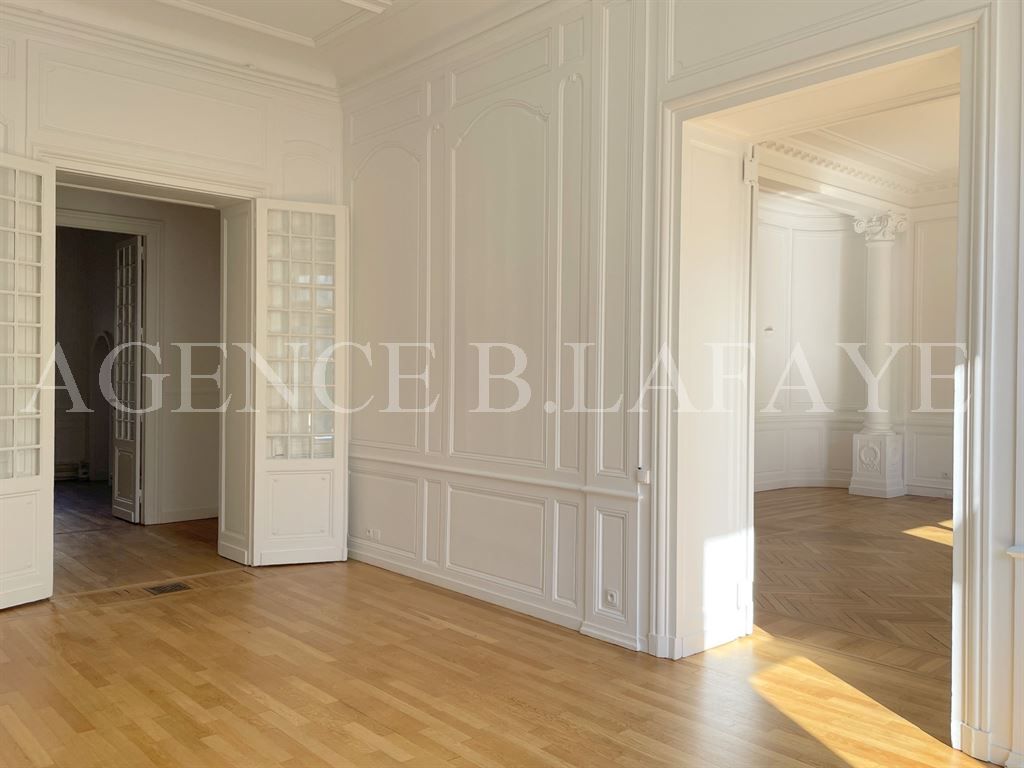 apartment 4 rooms for sale on BORDEAUX (33000)