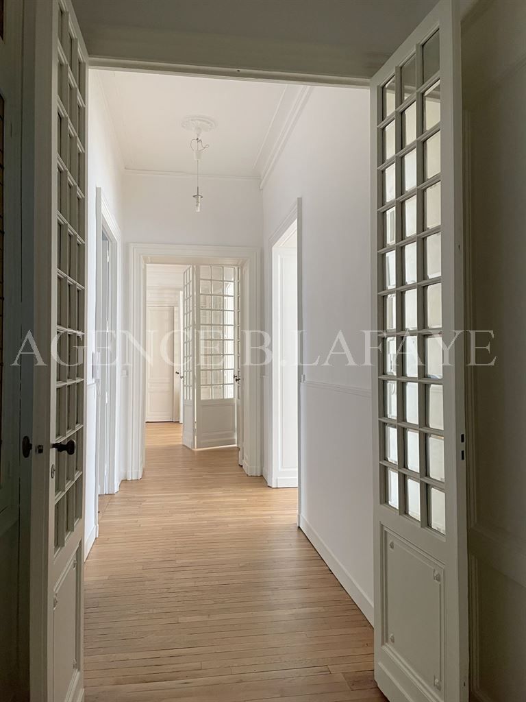 apartment 4 rooms for sale on BORDEAUX (33000)