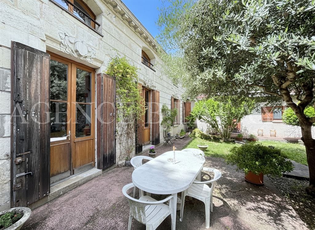 house 5 rooms for sale on TALENCE (33400)