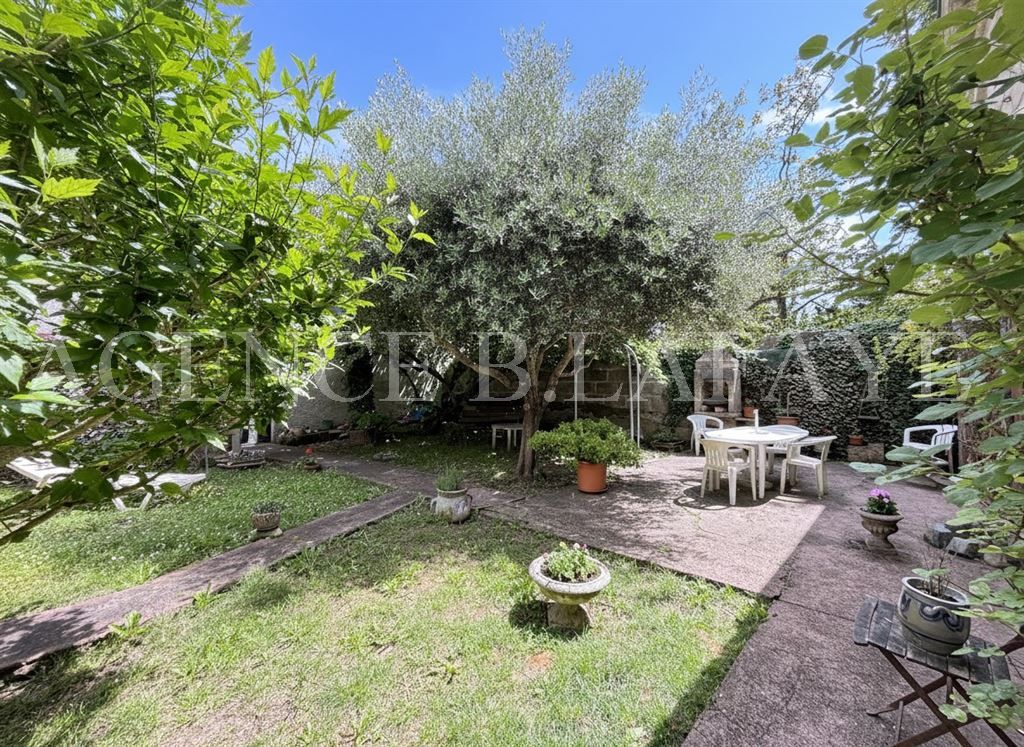 house 5 rooms for sale on TALENCE (33400)