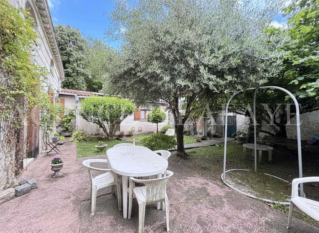 house 5 rooms for sale on TALENCE (33400)