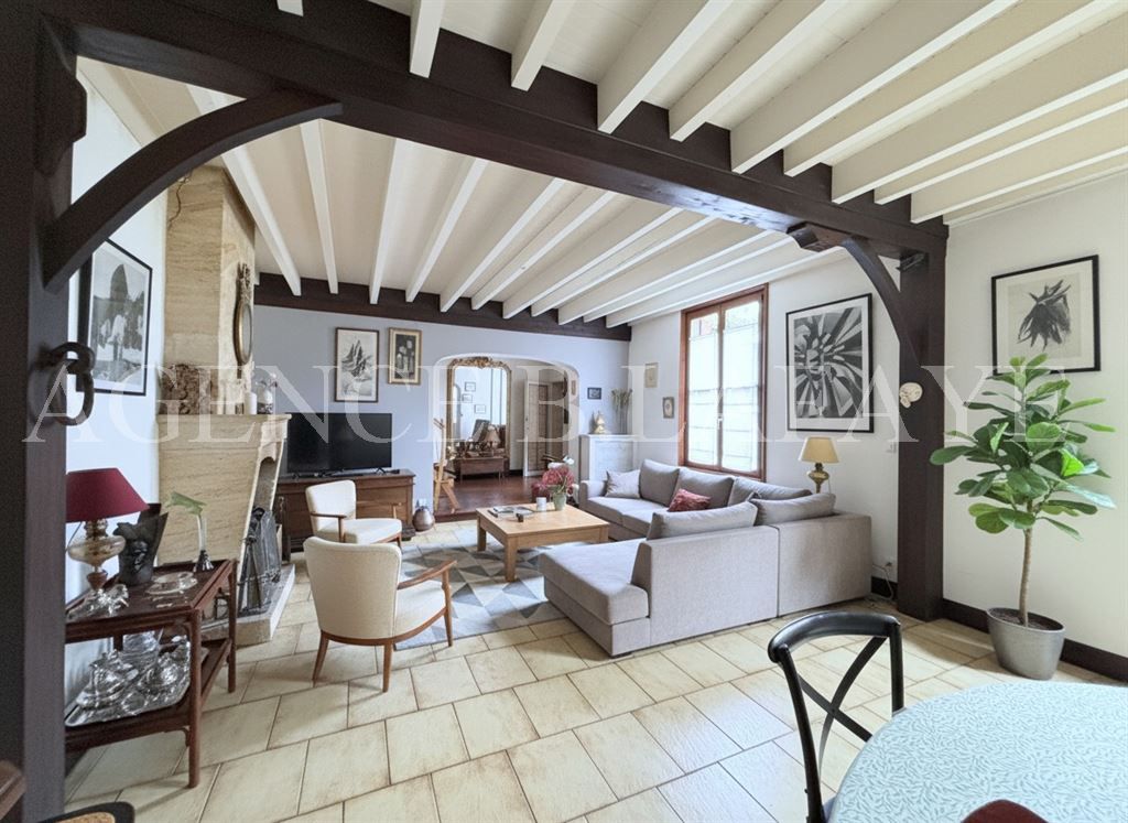 house 5 rooms for sale on TALENCE (33400)
