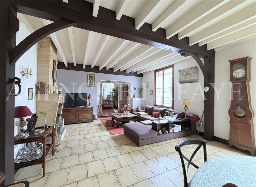 house 5 rooms for sale on TALENCE (33400)