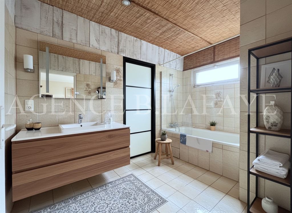 house 5 rooms for sale on TALENCE (33400)