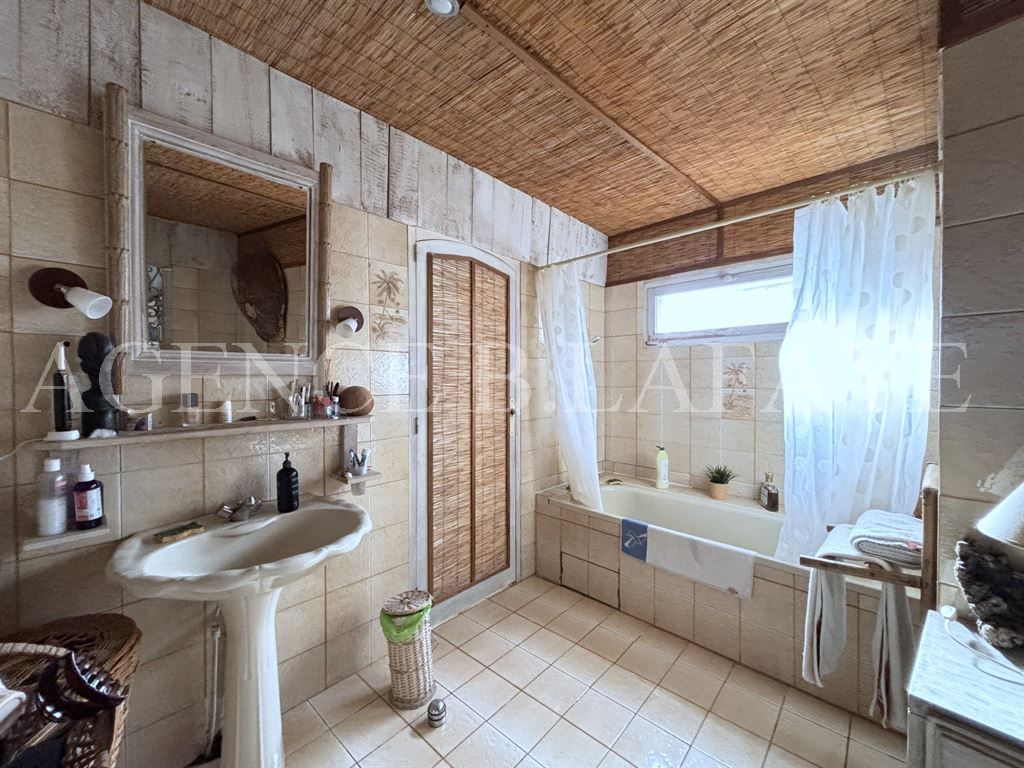 house 5 rooms for sale on TALENCE (33400)