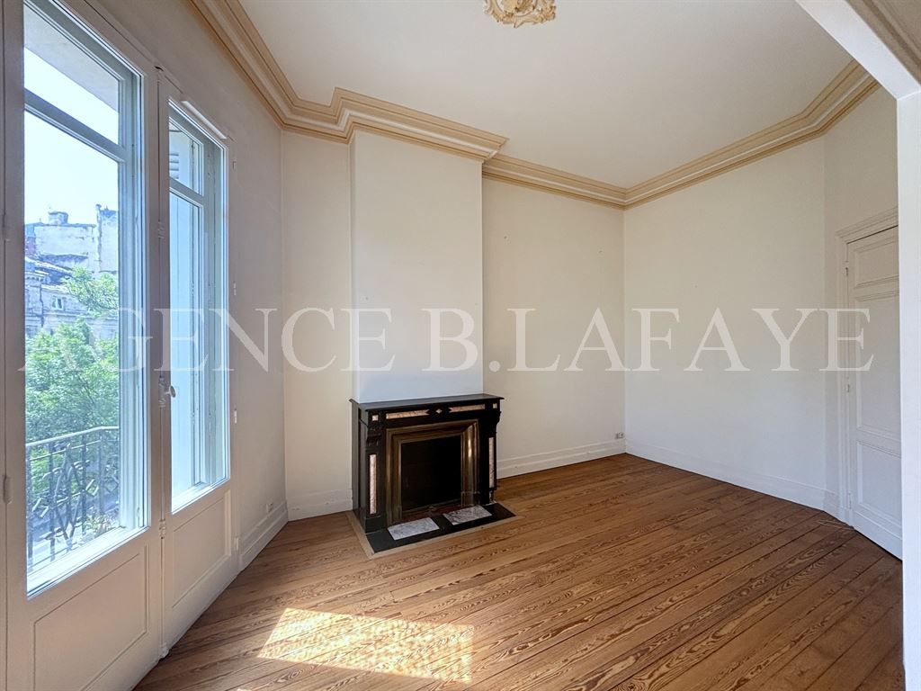 apartment 7 rooms for sale on BORDEAUX (33000)