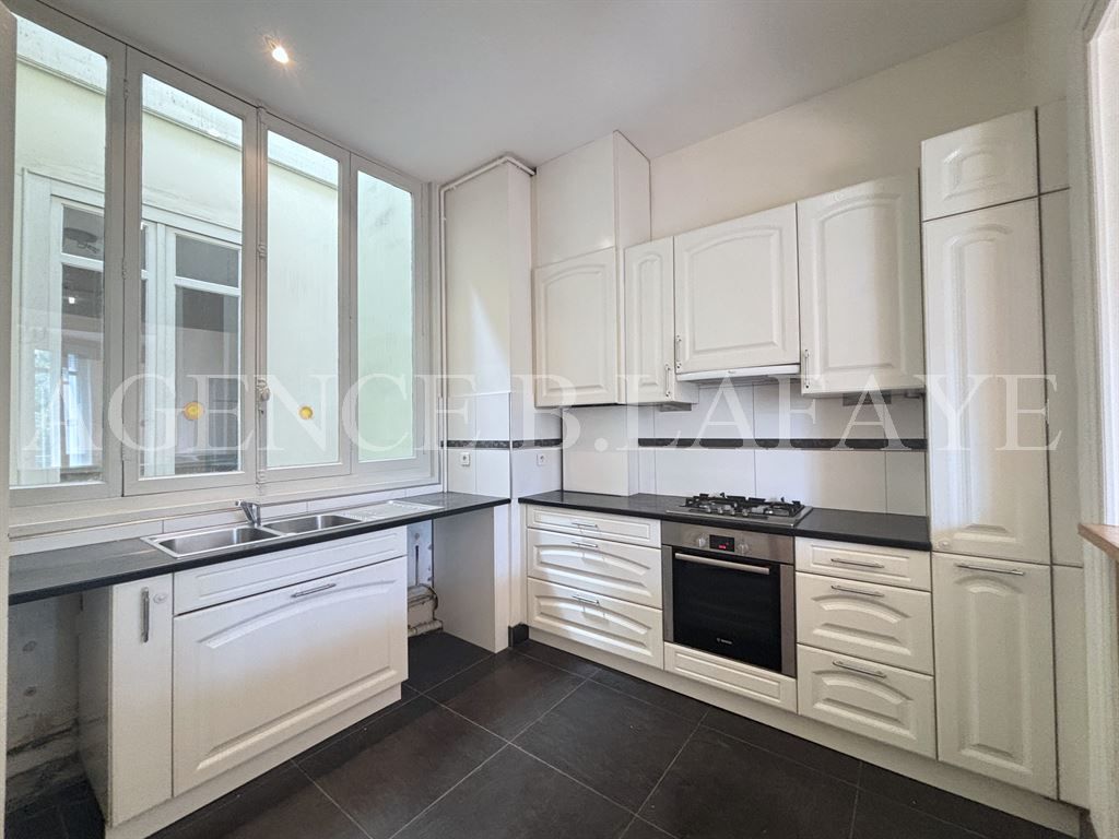apartment 7 rooms for sale on BORDEAUX (33000)