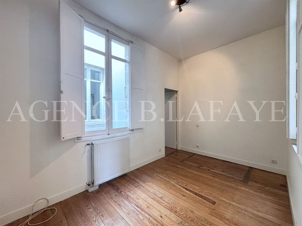 apartment 7 rooms for sale on BORDEAUX (33000)