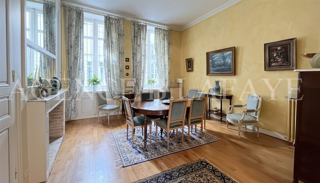 house 7 rooms for sale on BORDEAUX (33000)