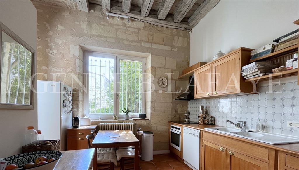 house 7 rooms for sale on BORDEAUX (33000)