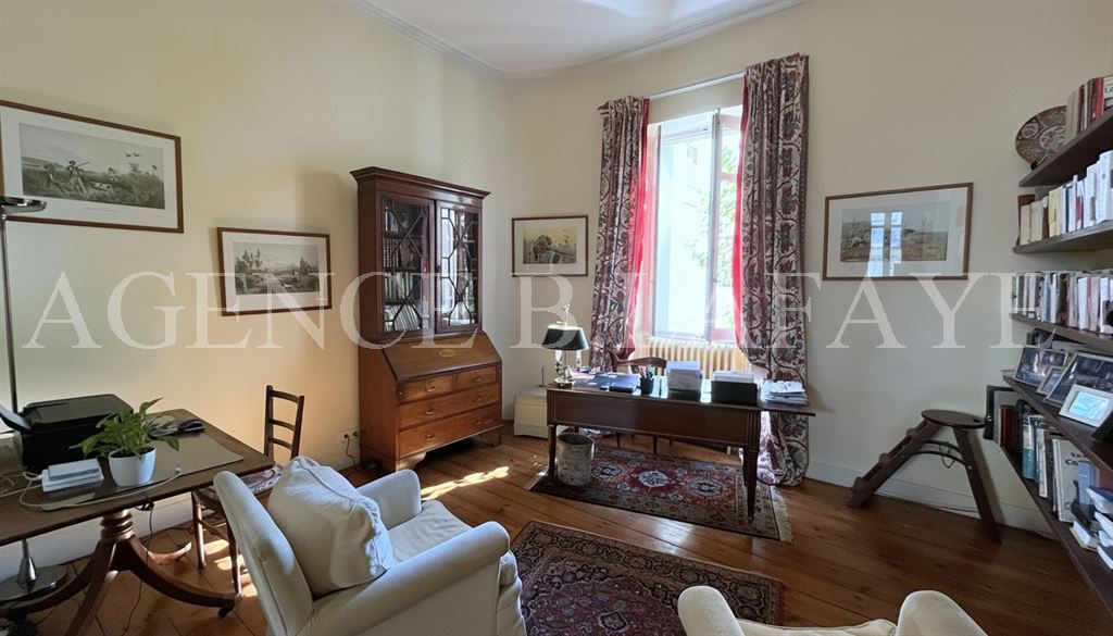 house 7 rooms for sale on BORDEAUX (33000)