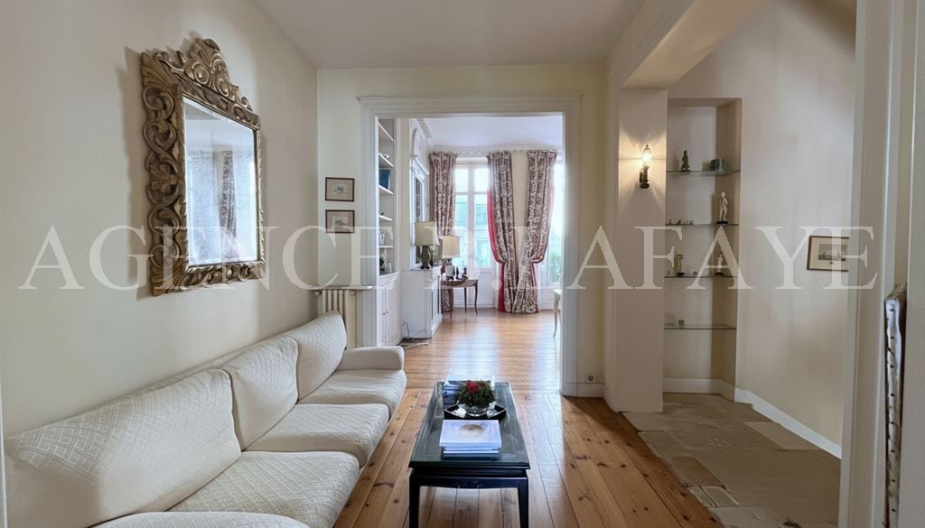 house 7 rooms for sale on BORDEAUX (33000)