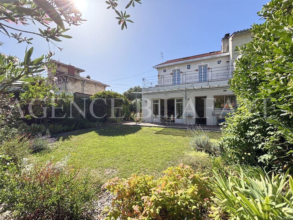 house 7 rooms for sale on BORDEAUX (33000)