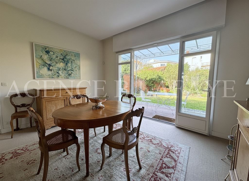 house 7 rooms for sale on BORDEAUX (33000)