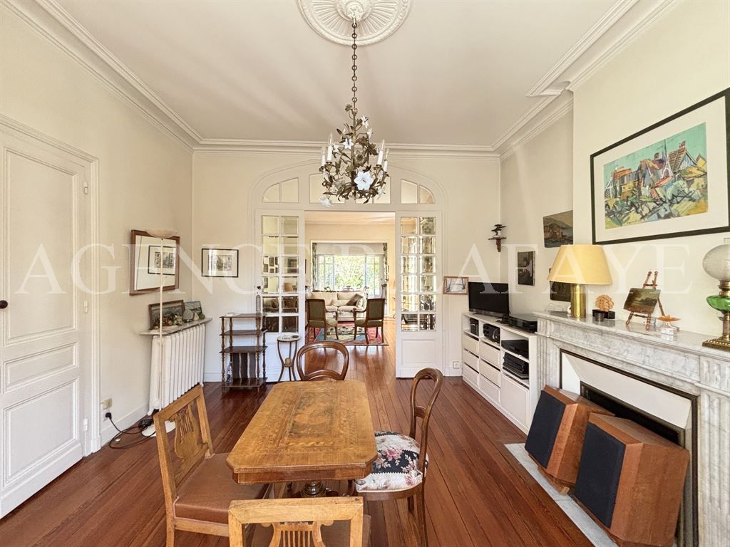 house 7 rooms for sale on BORDEAUX (33000)