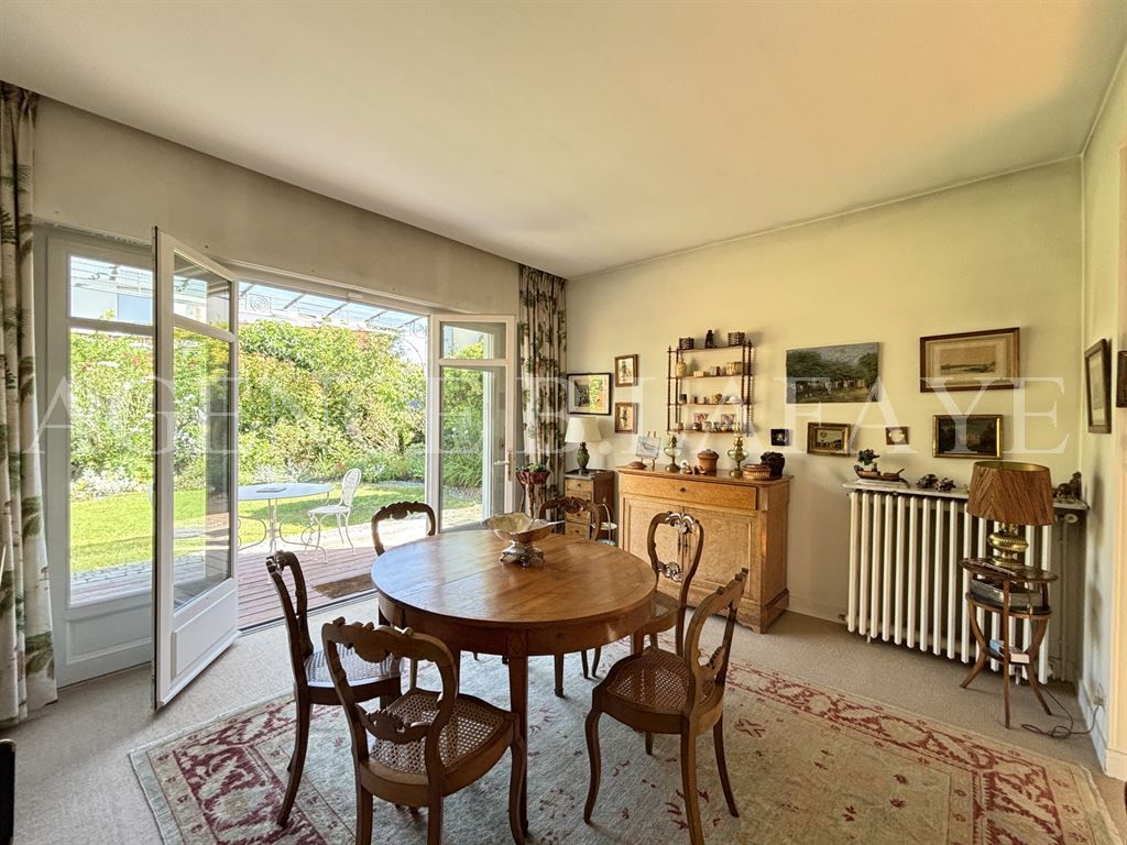 house 7 rooms for sale on BORDEAUX (33000)
