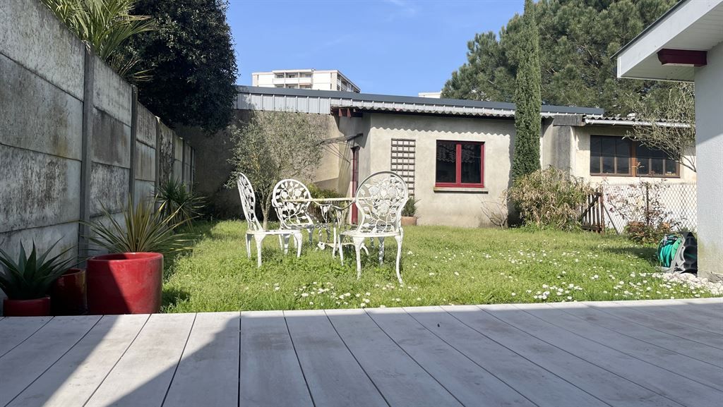 house 4 rooms for rent on BORDEAUX (33000)