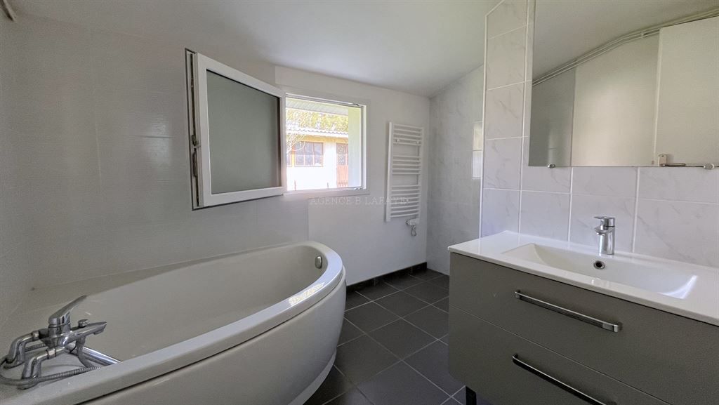 house 4 rooms for rent on BORDEAUX (33000)