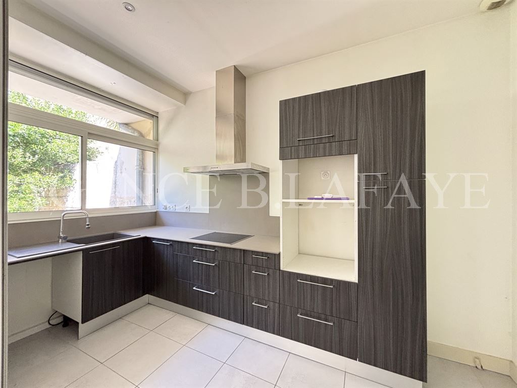 house 8 rooms for rent on BORDEAUX (33000)