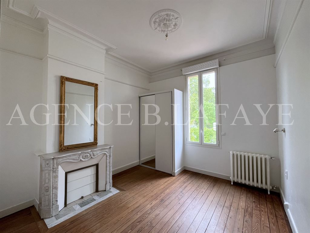 house 8 rooms for rent on BORDEAUX (33000)