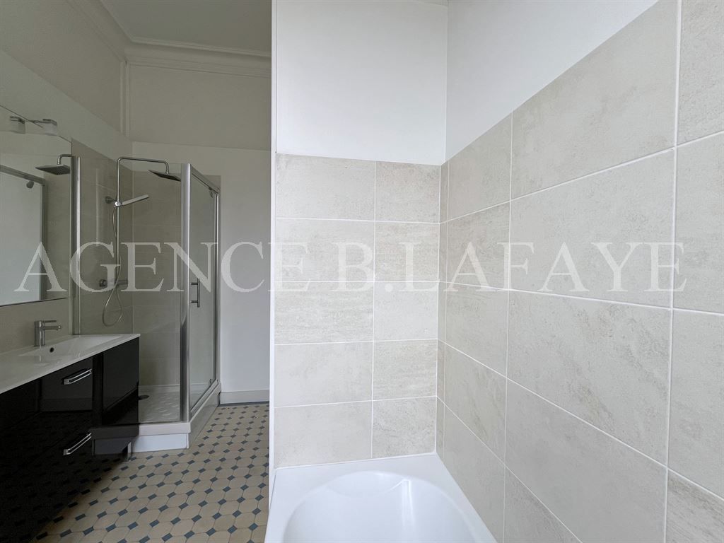 house 8 rooms for rent on BORDEAUX (33000)