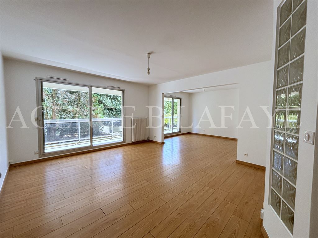 apartment 3 rooms for sale on BORDEAUX (33200)