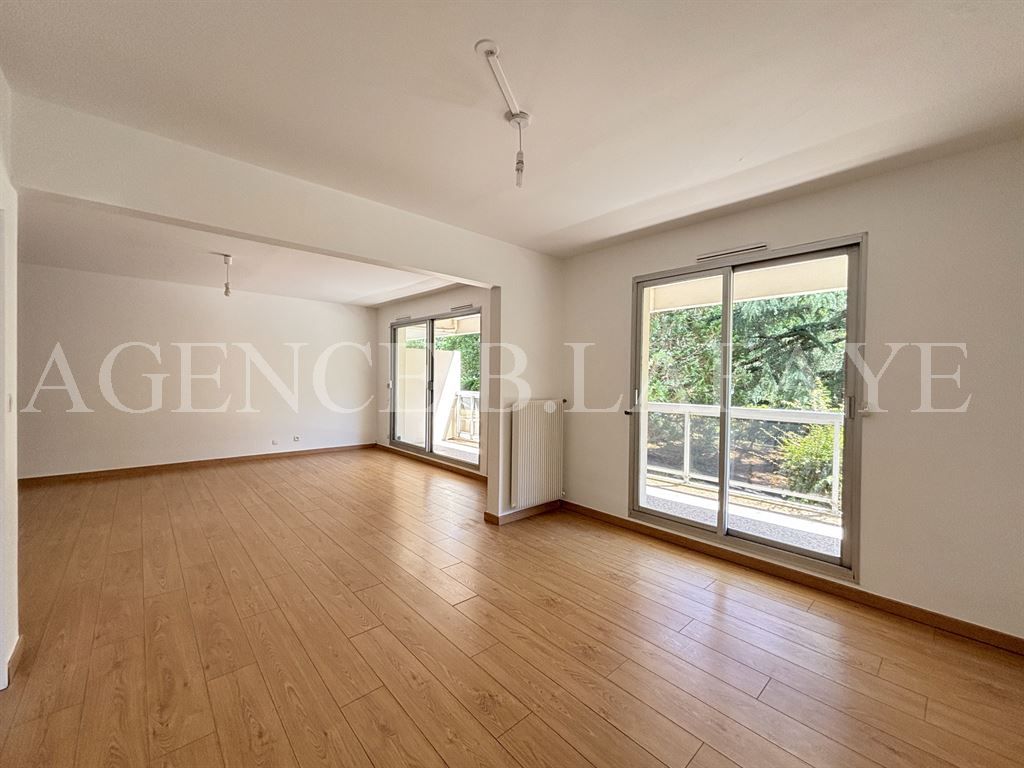 apartment 3 rooms for sale on BORDEAUX (33200)