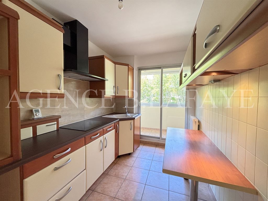 apartment 3 rooms for sale on BORDEAUX (33200)