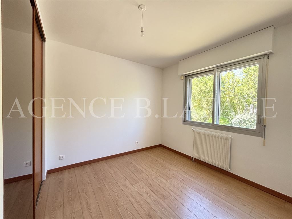 apartment 3 rooms for sale on BORDEAUX (33200)