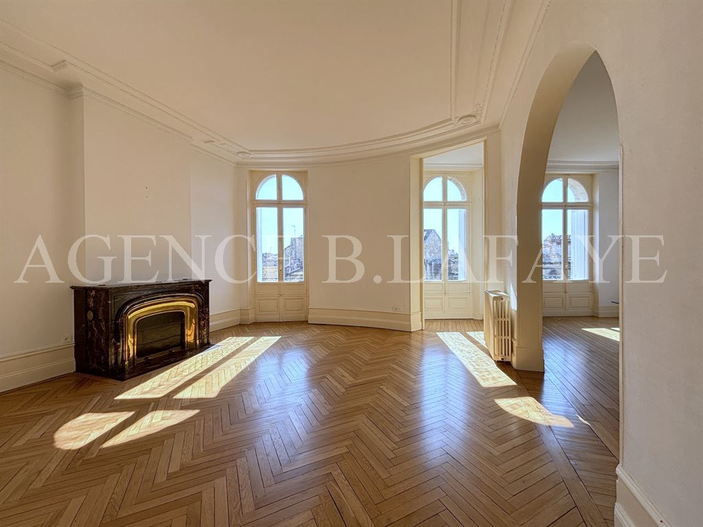 apartment 5 rooms for rent on BORDEAUX (33000)