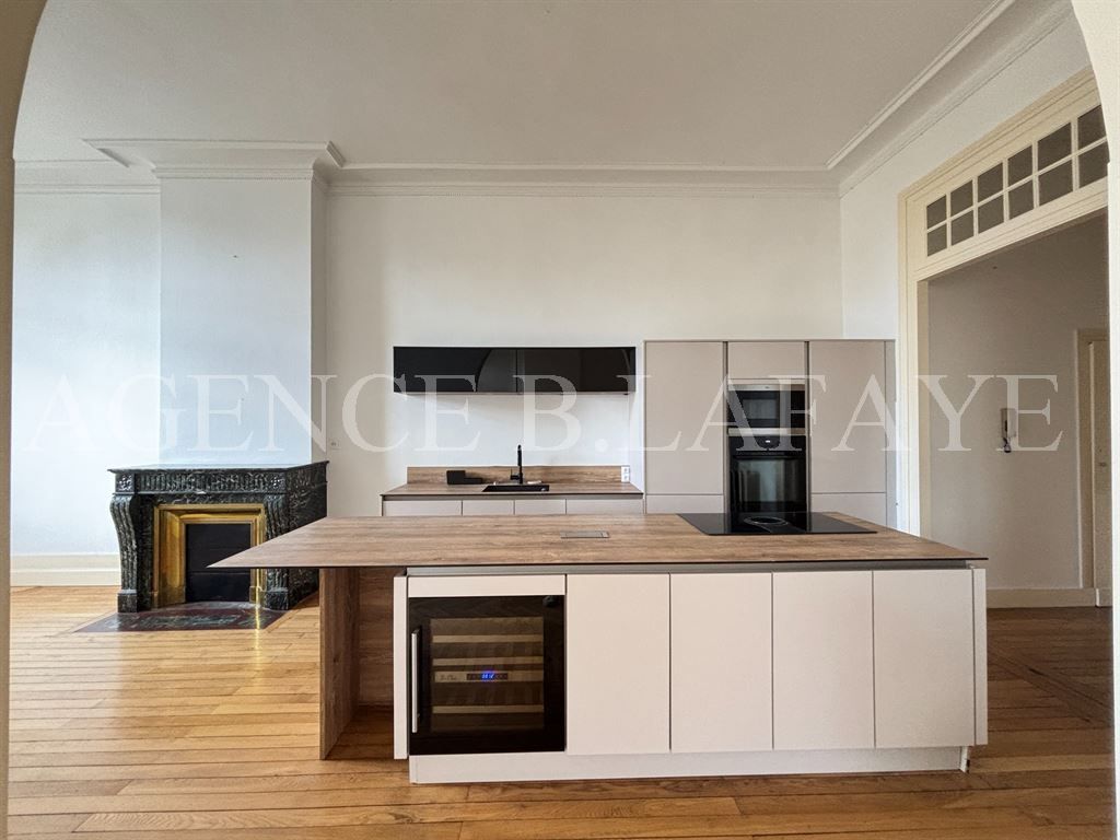 apartment 5 rooms for rent on BORDEAUX (33000)