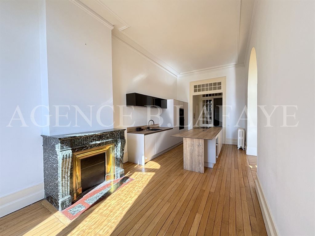 apartment 5 rooms for rent on BORDEAUX (33000)