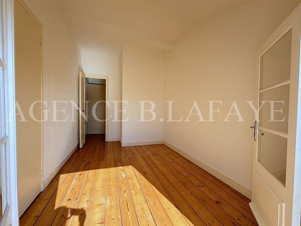 apartment 5 rooms for rent on BORDEAUX (33000)