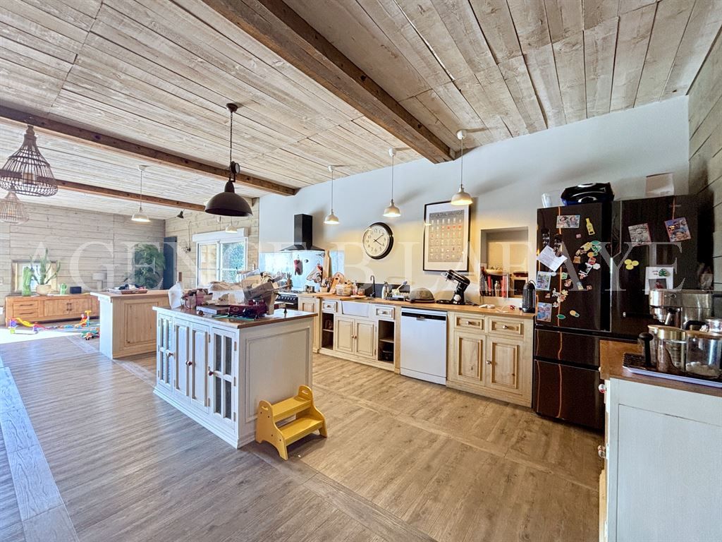 property 7 rooms for sale on BORDEAUX (33000)