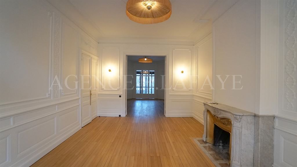 house 10 rooms for rent on BORDEAUX (33000)
